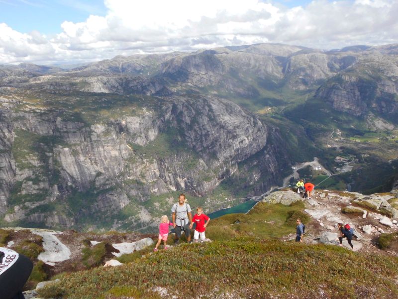 On the descent – Lysefjord in the background